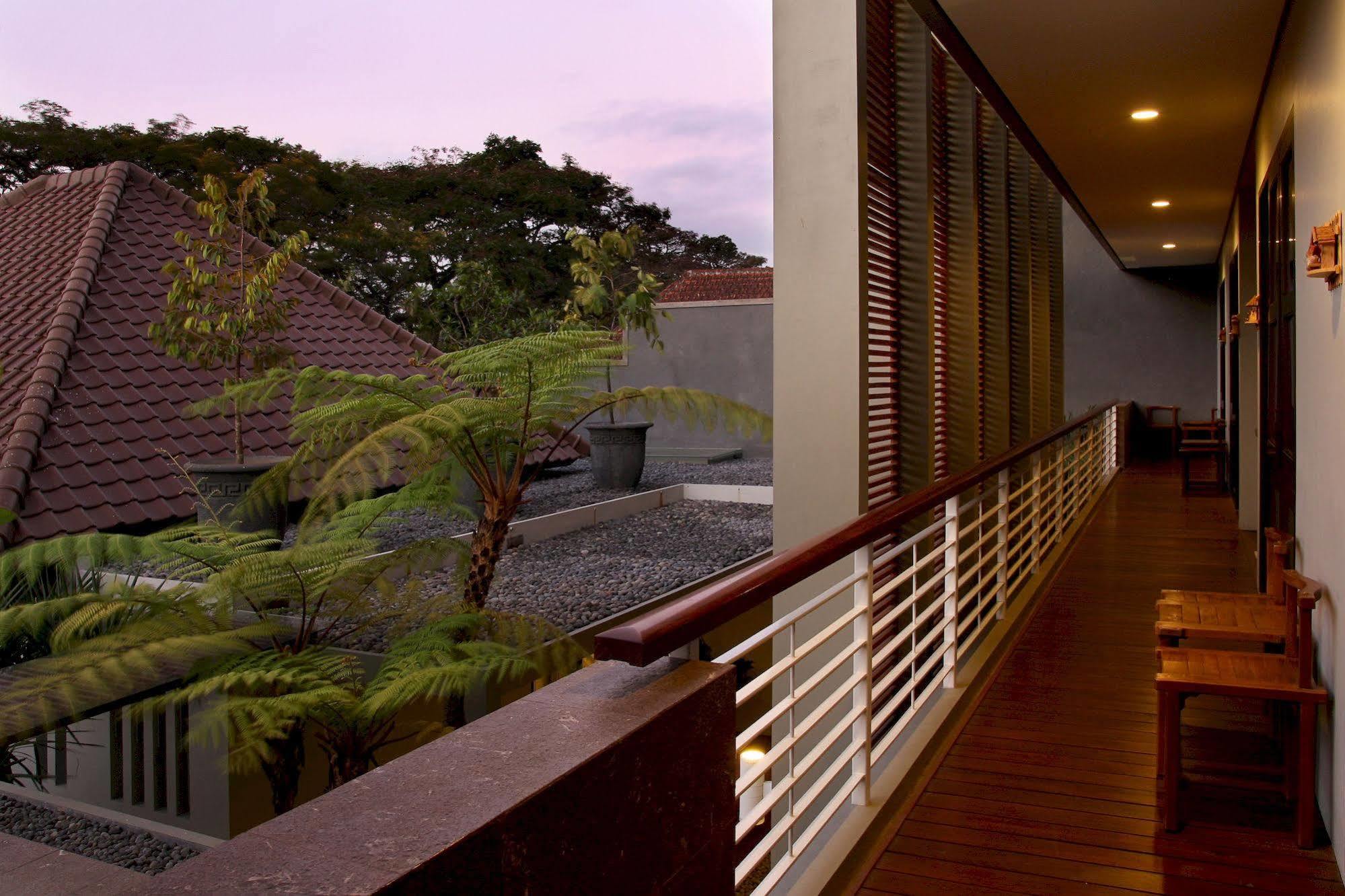 Cozy Boutique Guest House Malang Eksteriør bilde