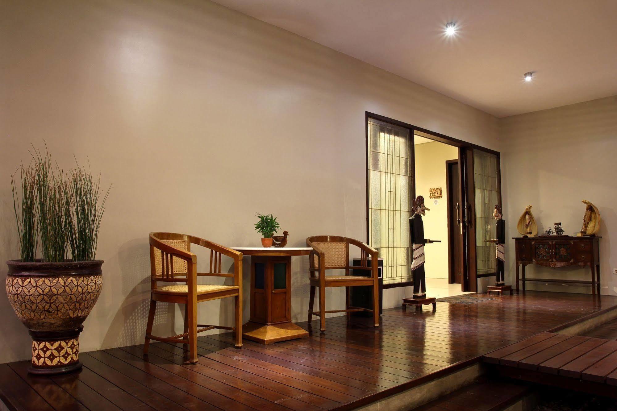 Cozy Boutique Guest House Malang Eksteriør bilde