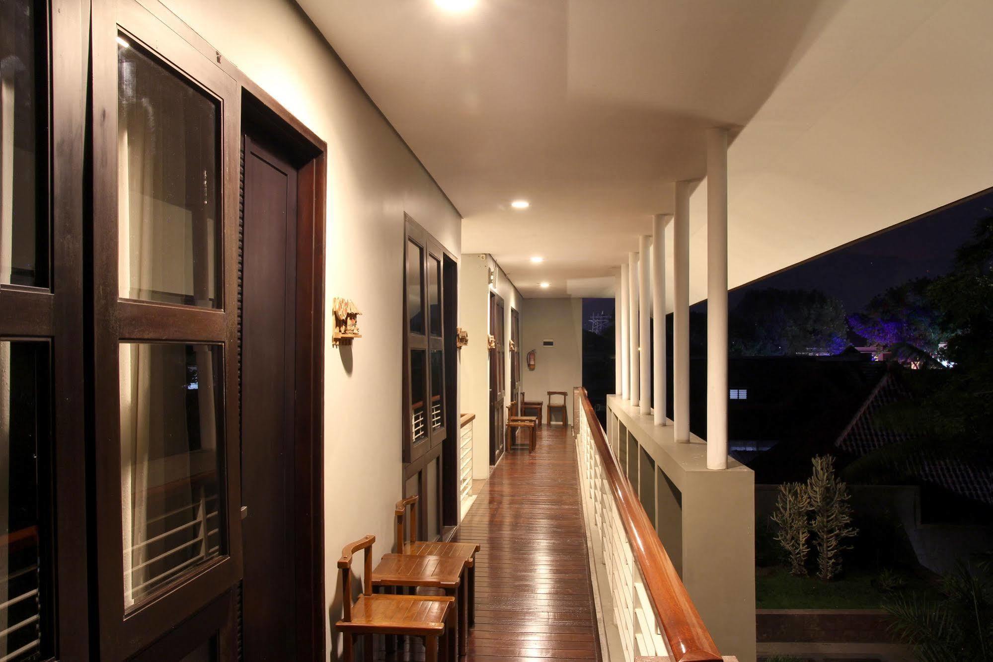 Cozy Boutique Guest House Malang Eksteriør bilde