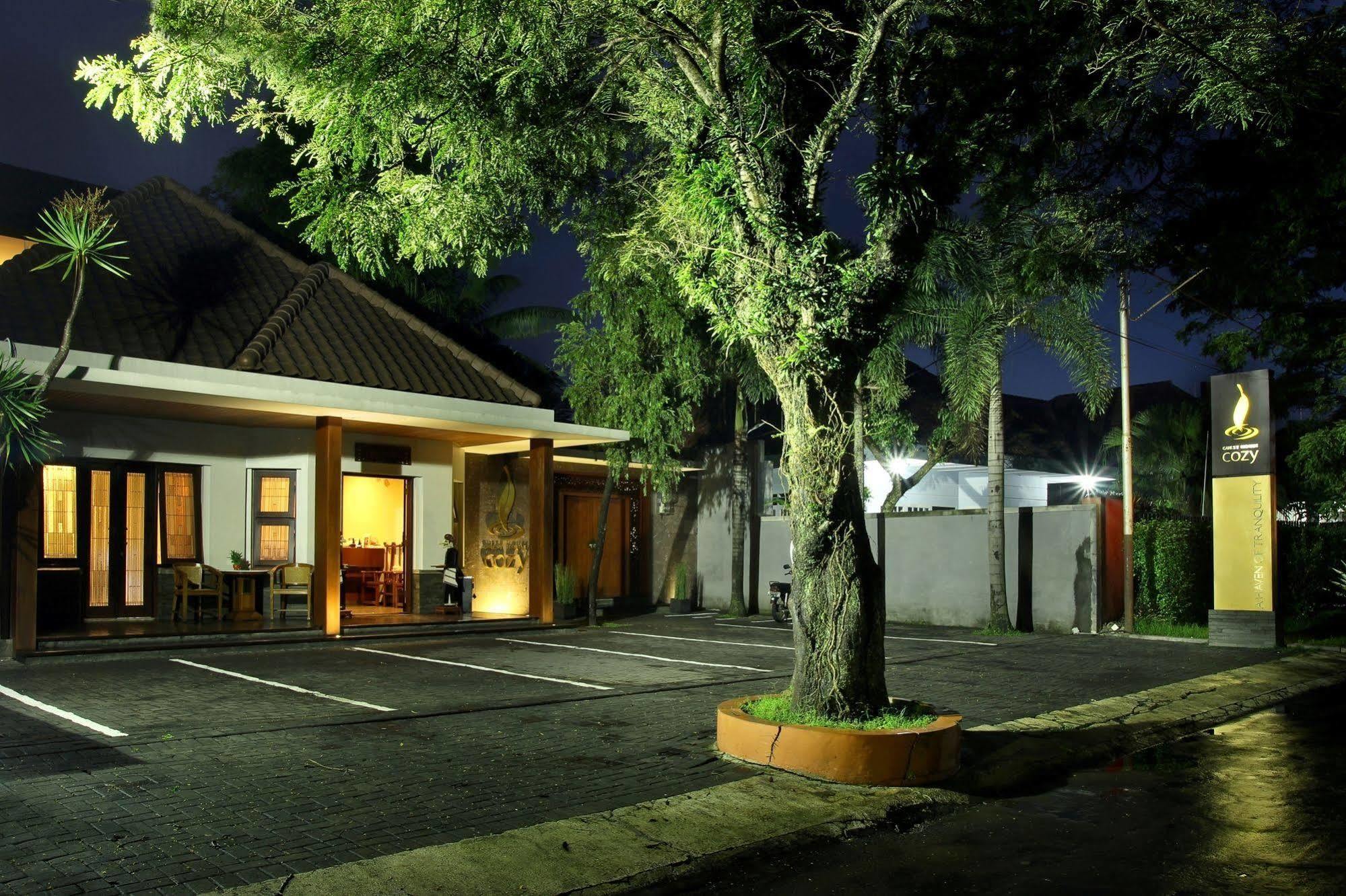Cozy Boutique Guest House Malang Eksteriør bilde
